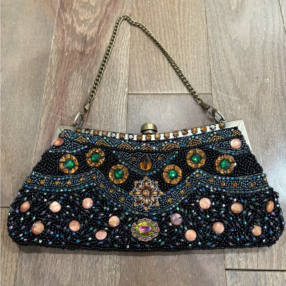Vintage black and gold beaded shoulder bag!
